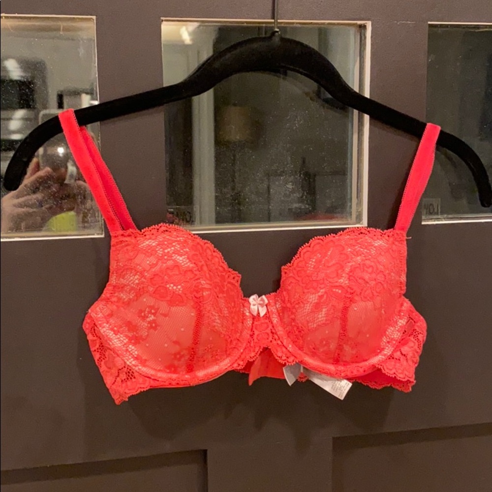 Victoria’s Secret 32C Lace Bra